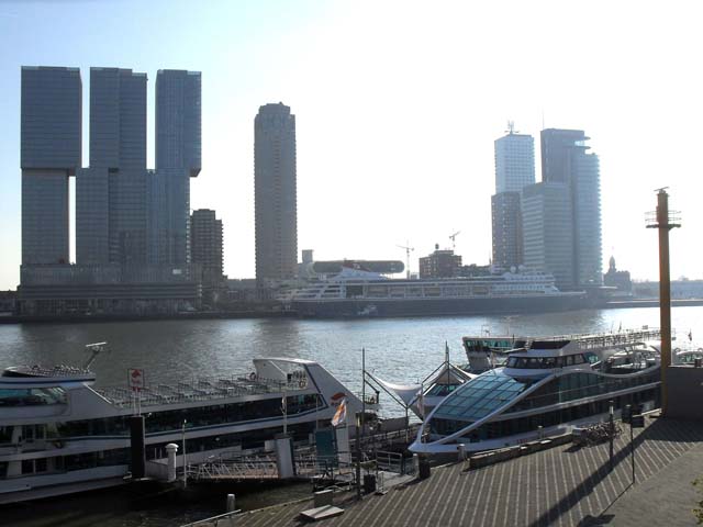 Cruiseschip ms Braemar van Fred Olsen aan de Cruise Terminal Rotterdam